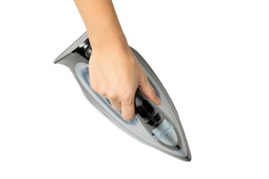 Beyaz arka planda demir tutan kadın.