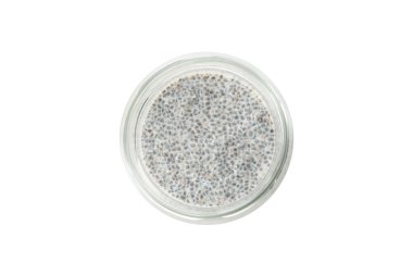 Beyaz arkaplanda izole edilmiş bir kavanoz chia pudingi.