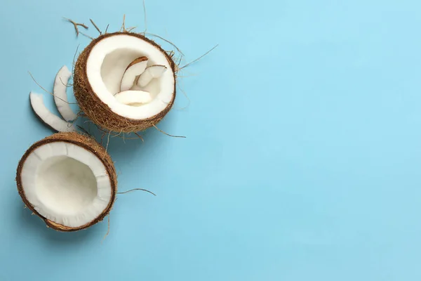 배경에 신선하고 맛있는 코코넛 위쪽을 — 스톡 사진
