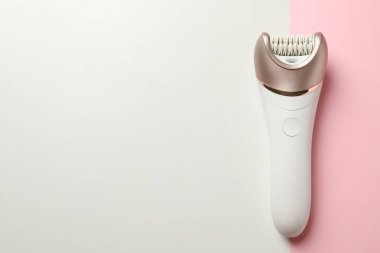 İki ton arkaplan üzerinde epilatör, metin için boşluk