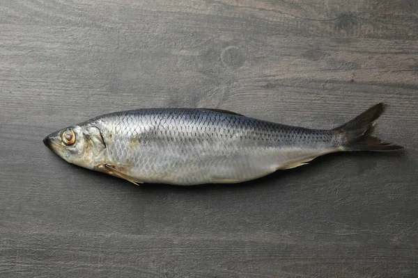 Peixe Arenque Fresco Sobre Fundo Madeira Cinza — Fotografia de Stock