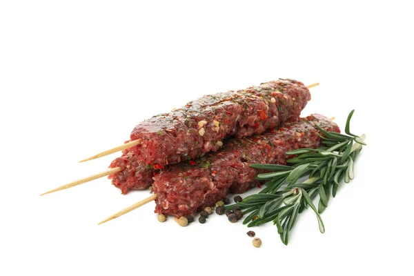 Spiesen Met Rauw Gehakt Vlees Lula Kebab Kruiden Specerijen Geïsoleerd — Stockfoto