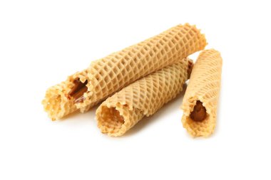 Beyaz zemin üzerinde izole edilmiş yoğunlaştırılmış süt ile waffle ruloları