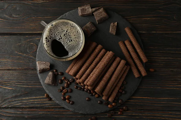 Konsep Sarapan Dengan Kopi Dan Wafer Gulung Coklat Latar Belakang — Stok Foto