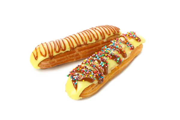 Deliciosos Eclairs Com Creme Isolado Sobre Fundo Branco — Fotografia de Stock