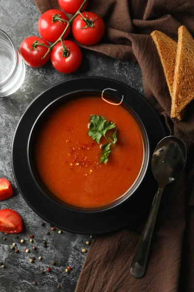 Concepto Comida Sabrosa Con Sopa Tomate Sobre Fondo Ahumado Negro — Foto de Stock