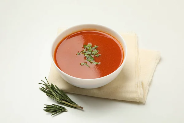 Tigela Sopa Tomate Toalha Fundo Branco — Fotografia de Stock