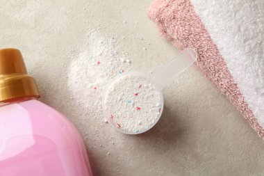 Havlular, çamaşır suyu ve barutla kepçe.