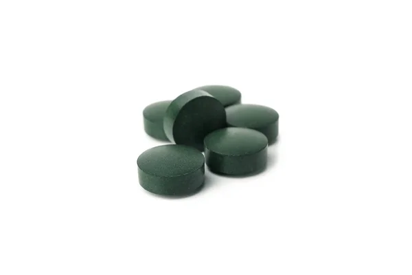 Spirulina Piller Isolerad Vit Bakgrund — Stockfoto