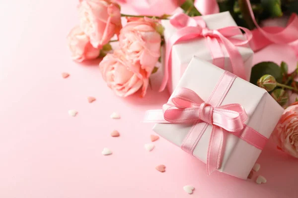 Rosas Cajas Regalo Sobre Fondo Rosa Espacio Para Texto —  Fotos de Stock