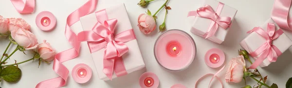 Conceito Dia Dos Namorados Com Rosas Caixas Presente Velas Fundo — Fotografia de Stock