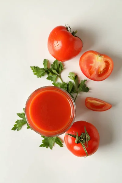 Vaso Jugo Tomate Tomate Perejil Sobre Fondo Blanco — Foto de Stock