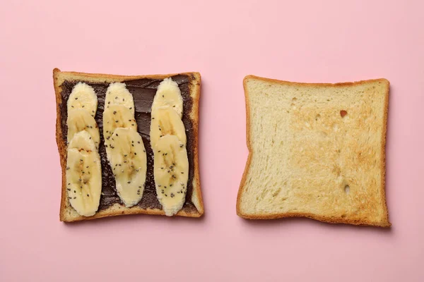 Torrada Doce Com Banana Fundo Rosa — Fotografia de Stock