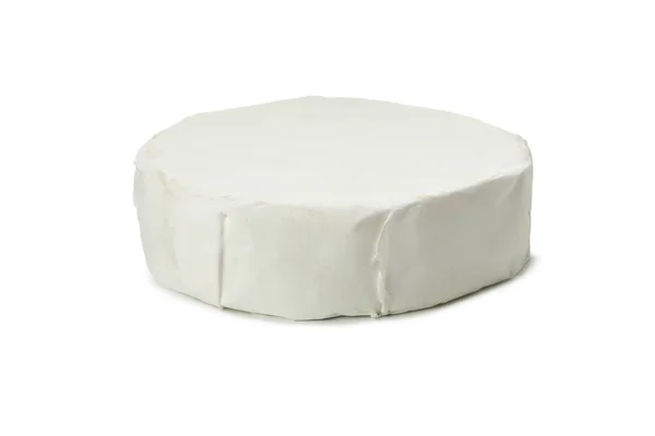 Delicioso Queijo Camembert Isolado Sobre Fundo Branco — Fotografia de Stock