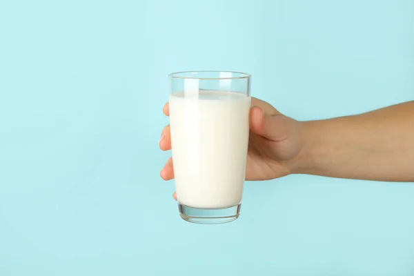 Female Hand Hold Glass Milk Blue Background — Stock Photo, Image