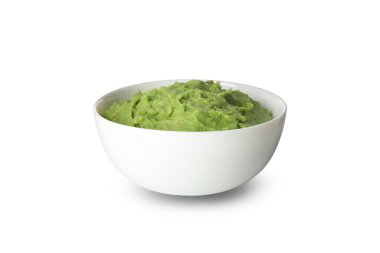 Bir kase guacamole beyaz arka planda izole
