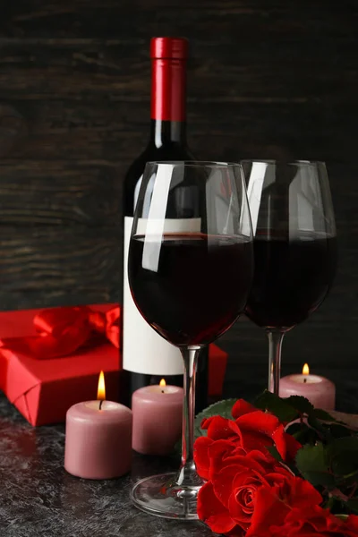 Concept Valentine Day Roses Wine Black Smokey Table — Stock Photo, Image