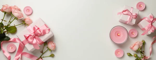 Conceito Dia Dos Namorados Com Rosas Caixas Presente Velas Fundo — Fotografia de Stock