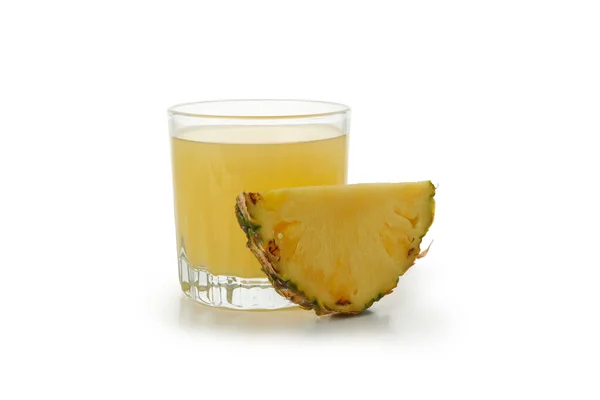 Glas Ananas Juice Och Skiva Isolerad Vit Bakgrund — Stockfoto