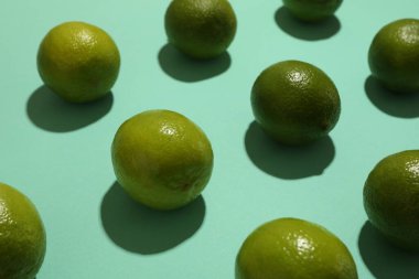 Nane arkaplanda olgun kireçle yatıyordu