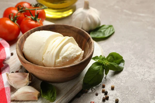 Konzept Des Schmackhaften Essens Mit Mozzarella Und Zutaten Bord Auf — Stockfoto