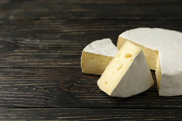 Delizioso Formaggio Camembert Sfondo Legno Spazio Testo — Foto Stock