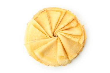 Beyaz arka planda izole edilmiş lezzetli ince krepler.