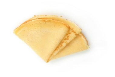 Beyaz arka planda izole edilmiş lezzetli ince krepler.