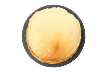 Beyaz arkaplanda izole edilmiş ince krep tepsisi