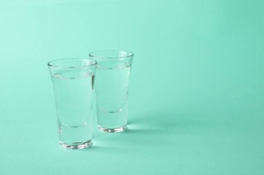 Naneli votka ya da tekila.