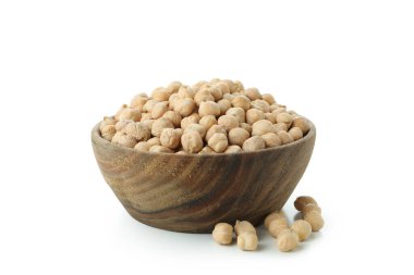 Beyaz arka planda izole edilmiş taze nohutlu kase