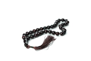 Tespih veya tespih, beyaz arka planda izole edilmiş.