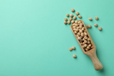 Nane arkaplanlı taze nohut kepçesi