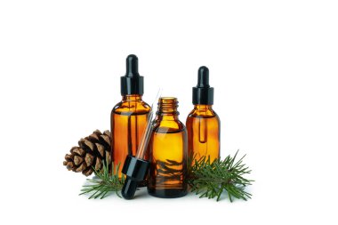 Beyaz arkaplanda izole edilmiş çam yağları