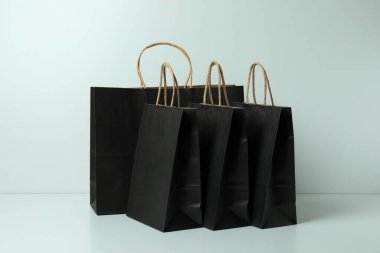 Beyaz arkaplanda siyah kese kağıdı grubu