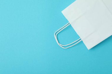 Nane arkaplanında boş kağıt torbalar, metin için boşluk