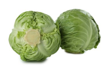Beyaz arka planda izole edilmiş taze yeşil lahana