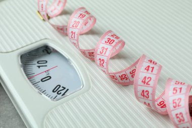 Ölçüm bandıyla beyaz teraziler, kapatın.