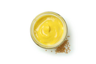 Beyaz arkaplanda hardallı cam kavanoz