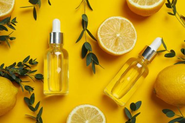 Sarı zemin üzerinde limon yağı olan doğal kozmetik kavramı