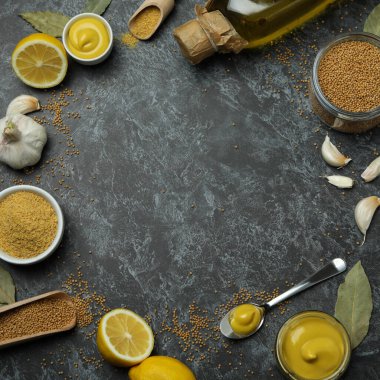 Siyah dumanlı arkaplanda hardal pişirme kavramı, metin için boşluk