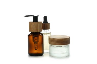 Beyaz arkaplanda izole edilmiş hijyen araçları grubu