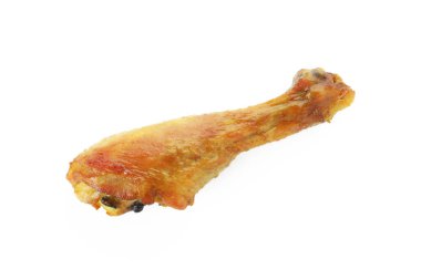 Kızarmış tavuk budu beyaz arka planda izole edilmiş.