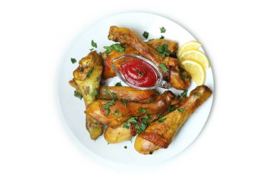 Beyaz arka planda izole edilmiş tavuk budu tabağı