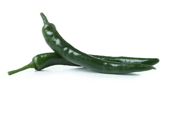 Groene Chili Pepers Geïsoleerd Witte Achtergrond — Stockfoto