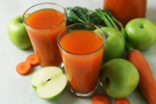 Glasses Juice Ingredients White Textured Background — Stock Photo, Image