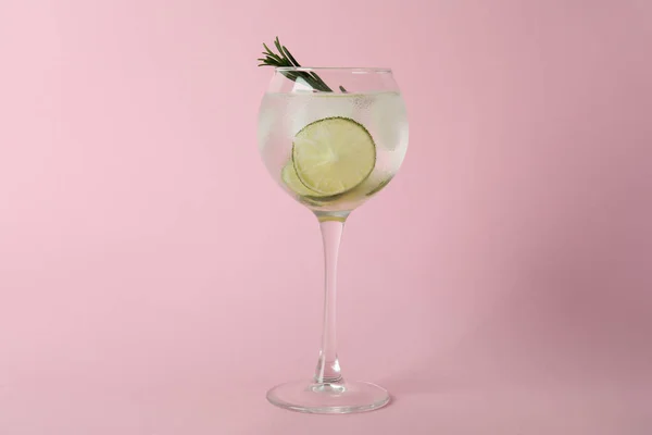 Glass Cocktail Lime Pink Background — Stock Photo, Image