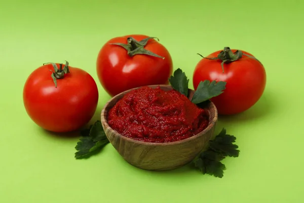 Cuenco Pasta Tomate Tomates Sobre Fondo Verde — Foto de Stock