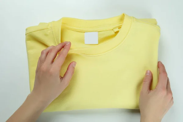 Mãos Femininas Camisola Amarela Vista Superior — Fotografia de Stock