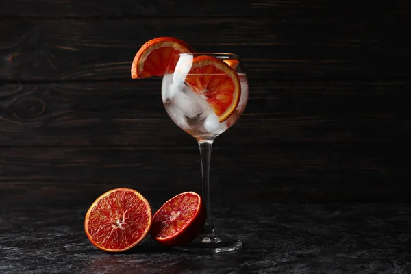 Cocktailglas Mit Grapefruit Auf Schwarzem Rauchtisch — Stockfoto